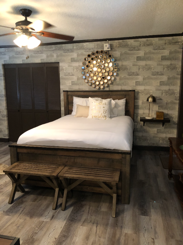 600 Oakridge Boulevard - Photo 2 of 12