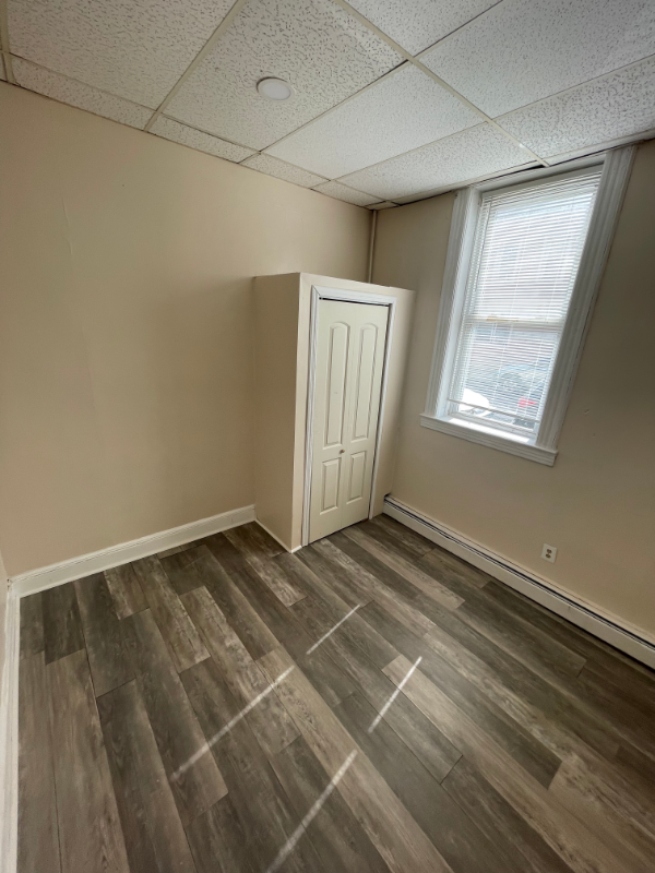 246 Summer St - Photo 3 of 11
