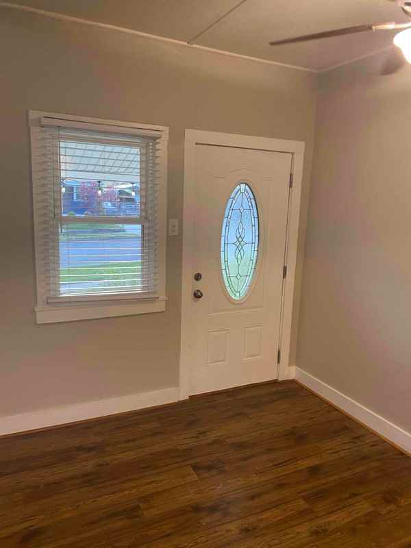 505 Lawrence St - Photo 2 of 18