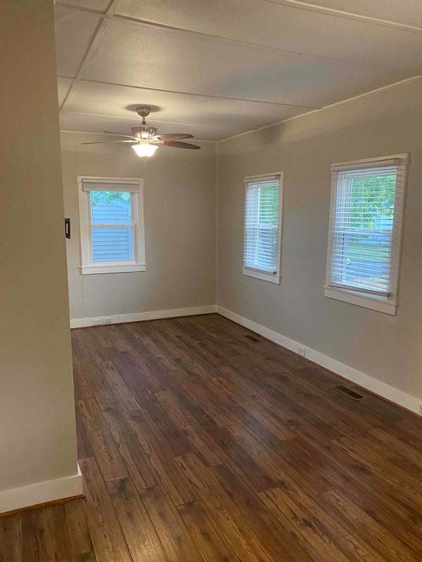 505 Lawrence St - Photo 3 of 18