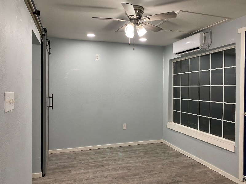 1021 E Robert St - Photo 2 of 9