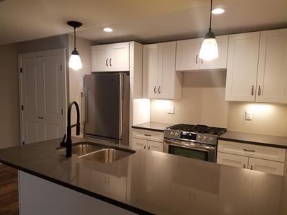 2445 Tremont Avenue - Photo 3 of 11