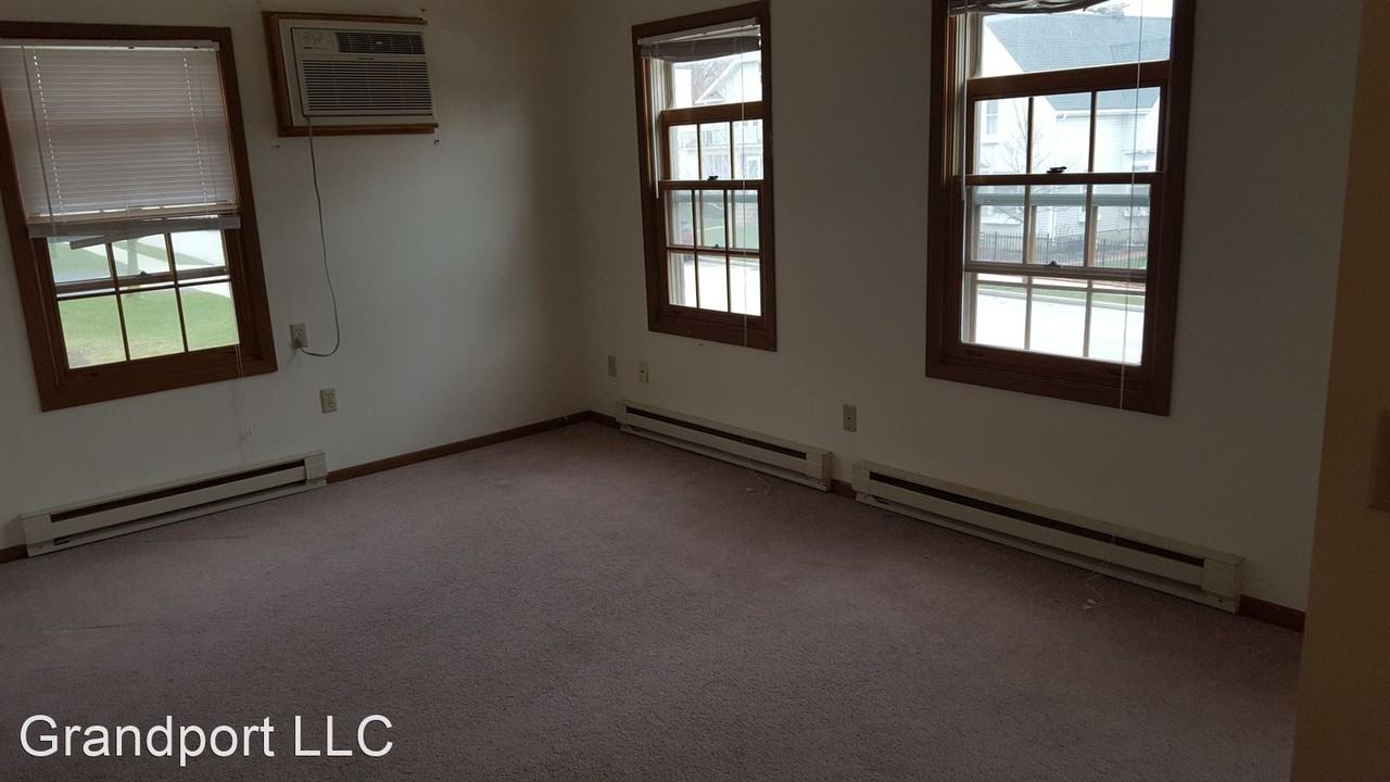 465 - 473 W Grand Ave - Photo 2 of 9