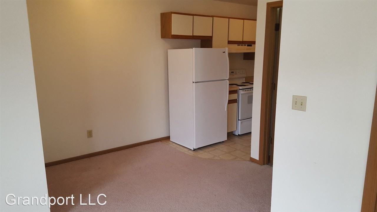 465 - 473 W Grand Ave - Photo 3 of 9