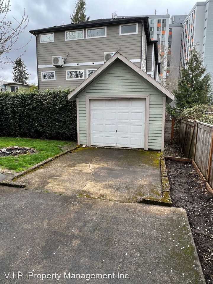 1613 Ne 46th Ave - Photo 2 of 25