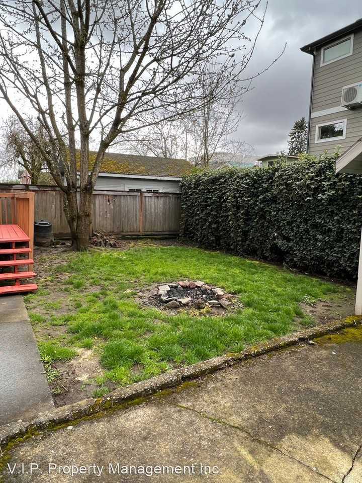 1613 Ne 46th Ave - Photo 3 of 25