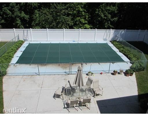 355 Sprague St - Photo 3 of 8