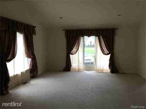 7782 Watford Dr - Photo 3 of 10