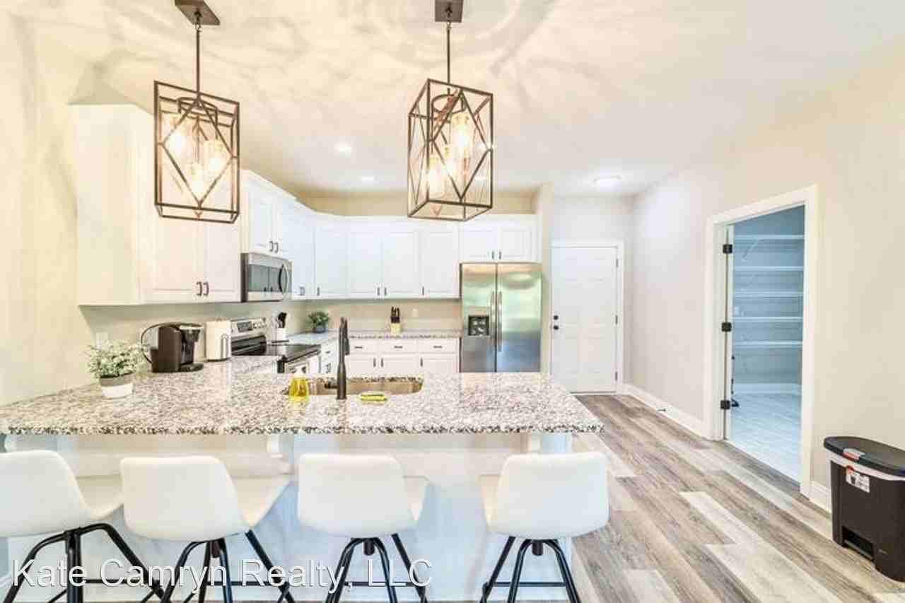 104 104 Jennie Drive - Photo 3 of 23