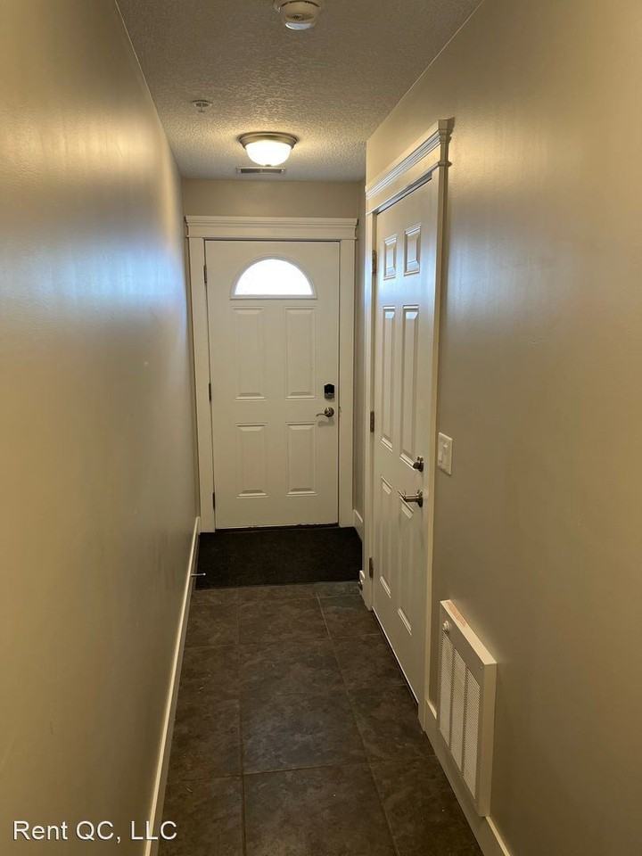 702 Cox Ct - Photo 2 of 17