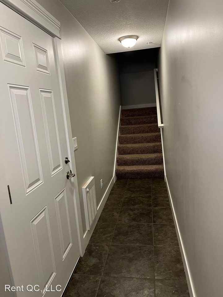 702 Cox Ct - Photo 3 of 17