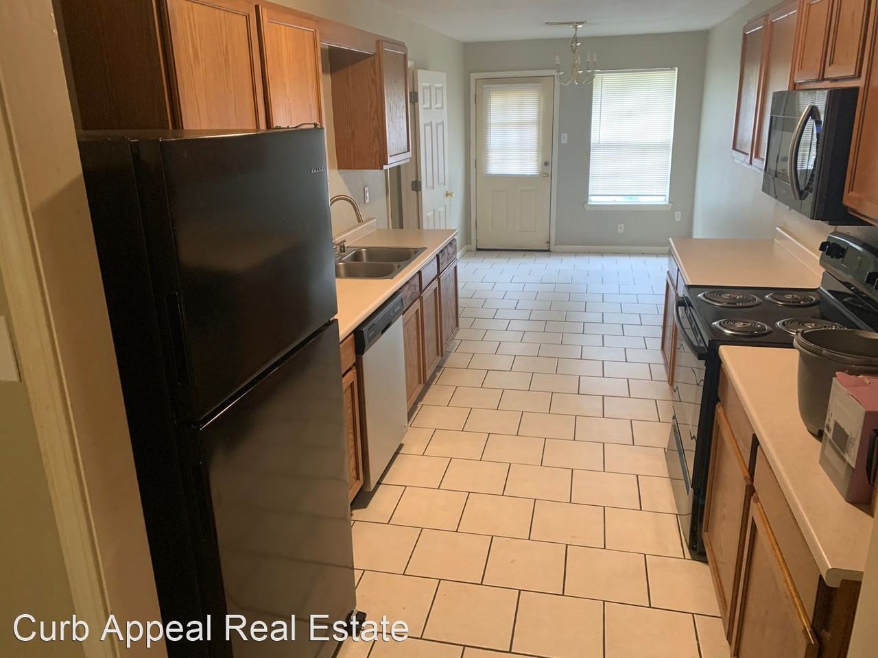 Spacious 2-bedroom/2 full bath apartment - Photo 2 of 10