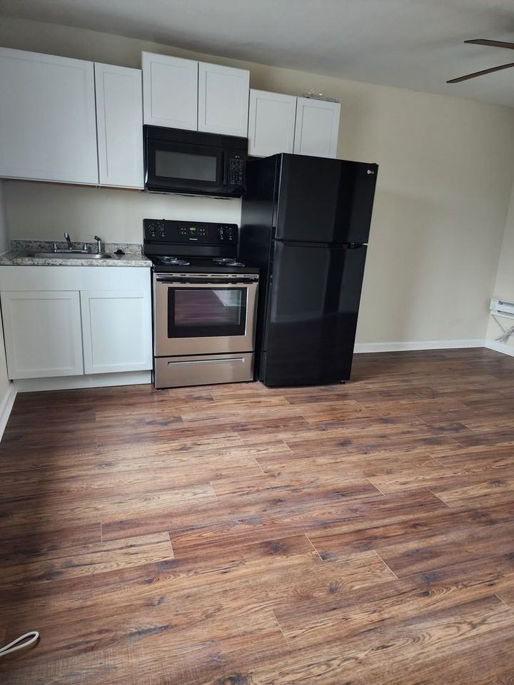 427 Adams St - Photo 2 of 4