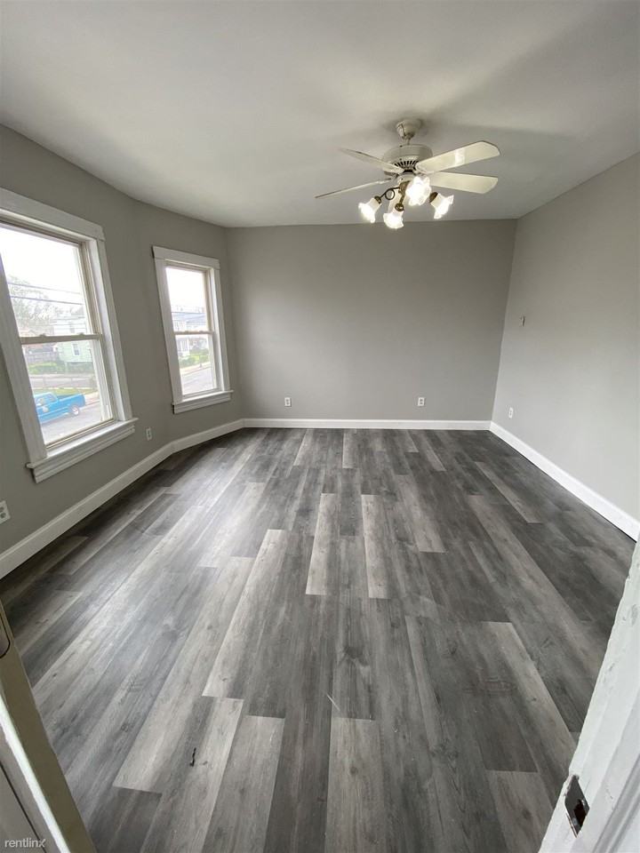 205 Newfield Ave - Photo 2 of 12