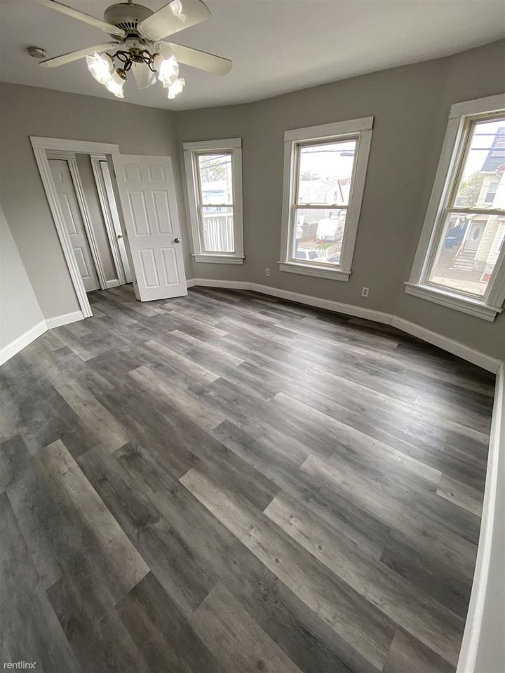 205 Newfield Ave - Photo 3 of 12