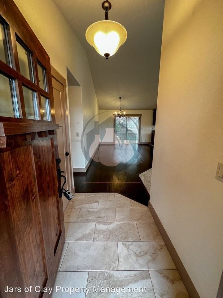 158 Rolling Hills Ave Se - Photo 2 of 30
