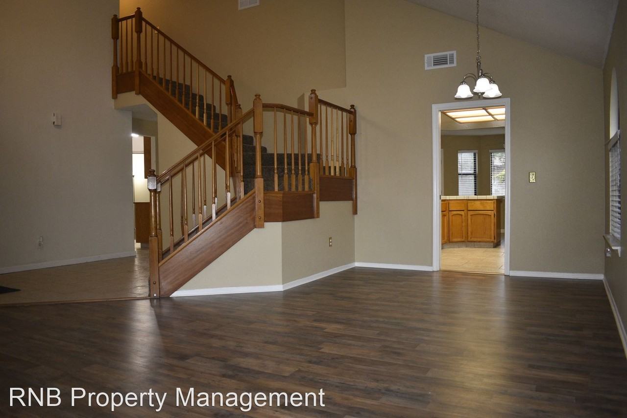 521 Wallingford Ln - Photo 3 of 36