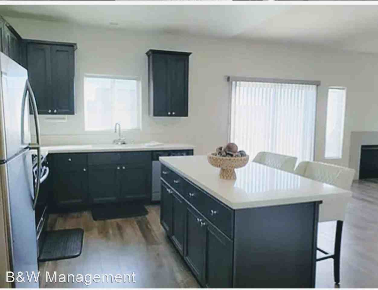 1534 S Loyola Ct - Photo 2 of 6