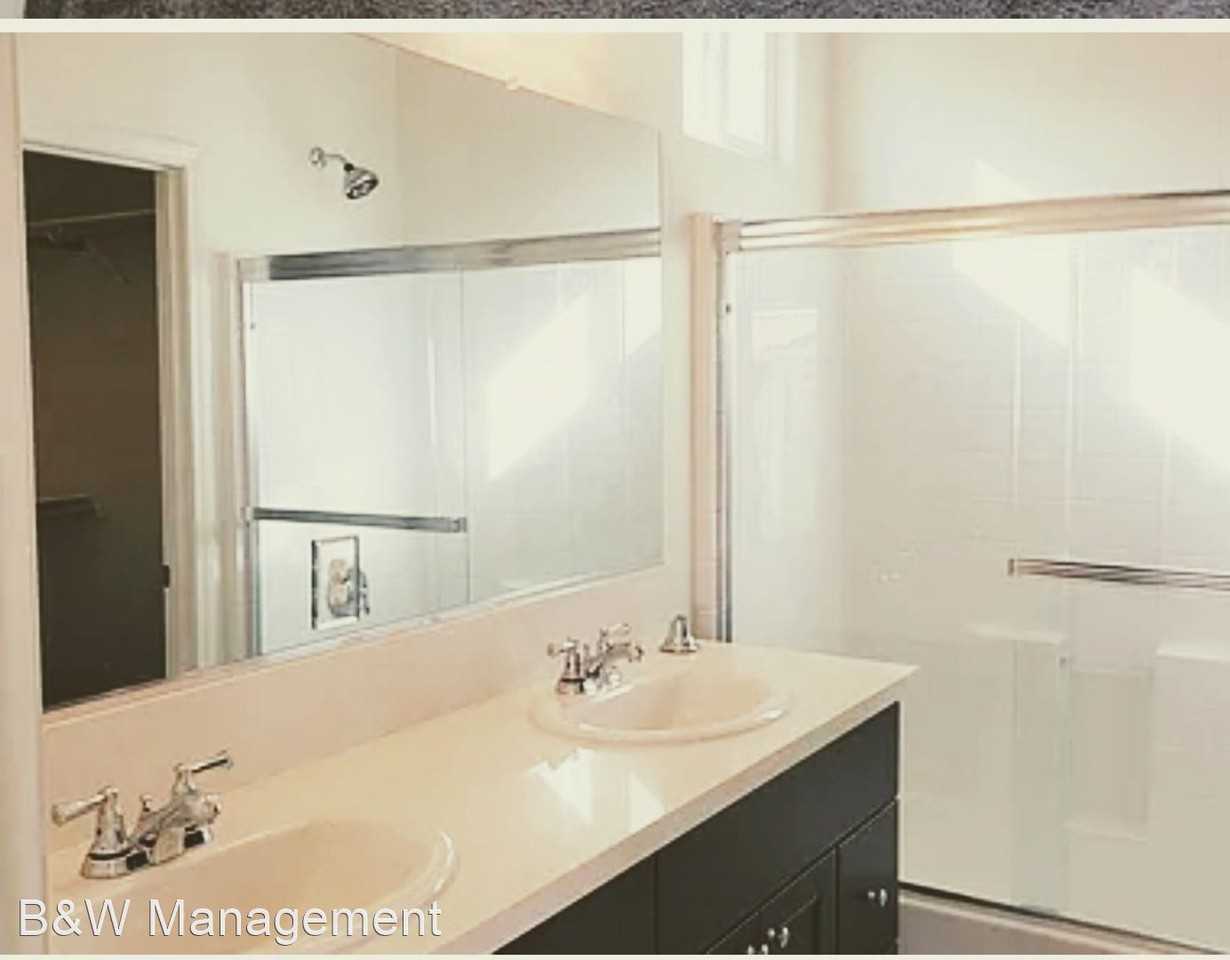 1534 S Loyola Ct - Photo 3 of 6