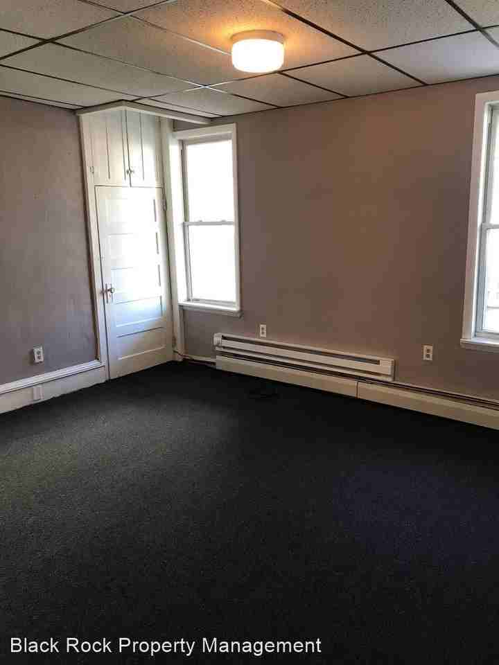 225 W Rowe St Rear - Photo 3 of 5