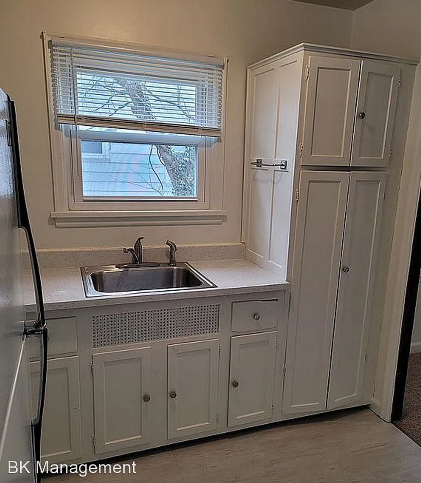 1027/1029 N 20th Street - Photo 2 of 6