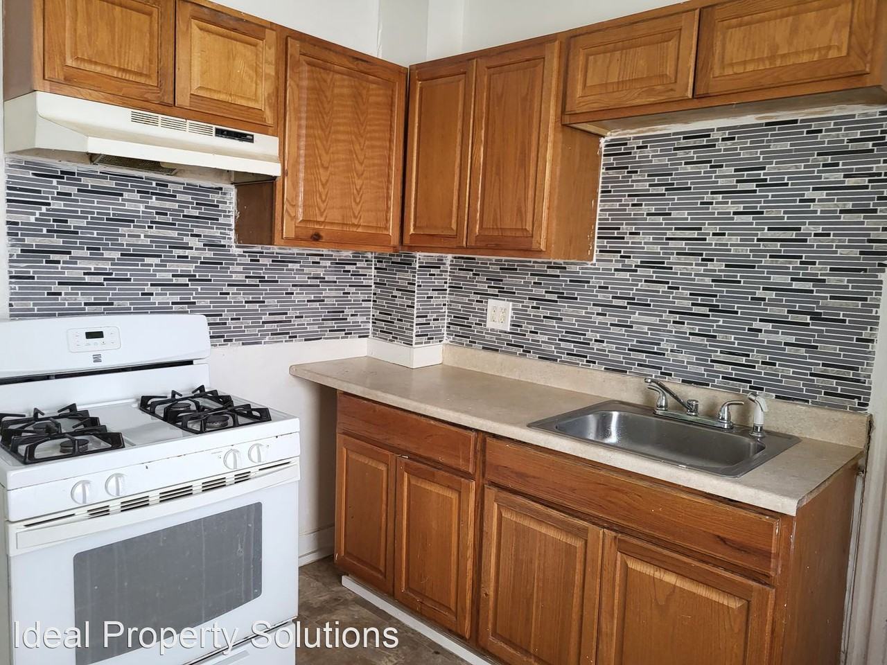 323 W 23rd St - Photo 3 of 13