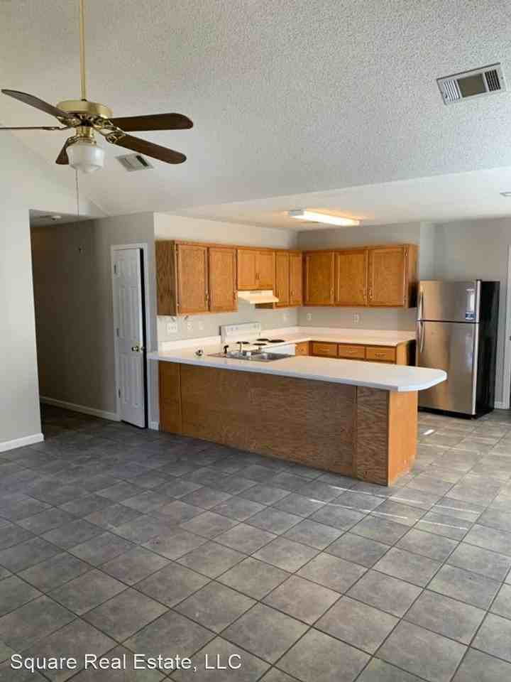 138 Cypress Cir - Photo 2 of 5