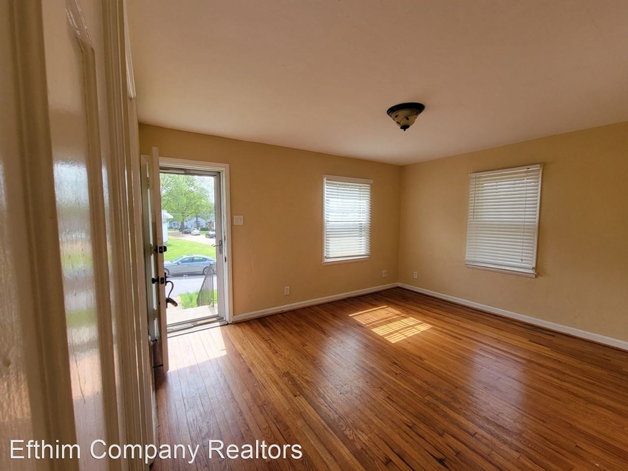 5301 Kirkland Dr - Photo 3 of 10