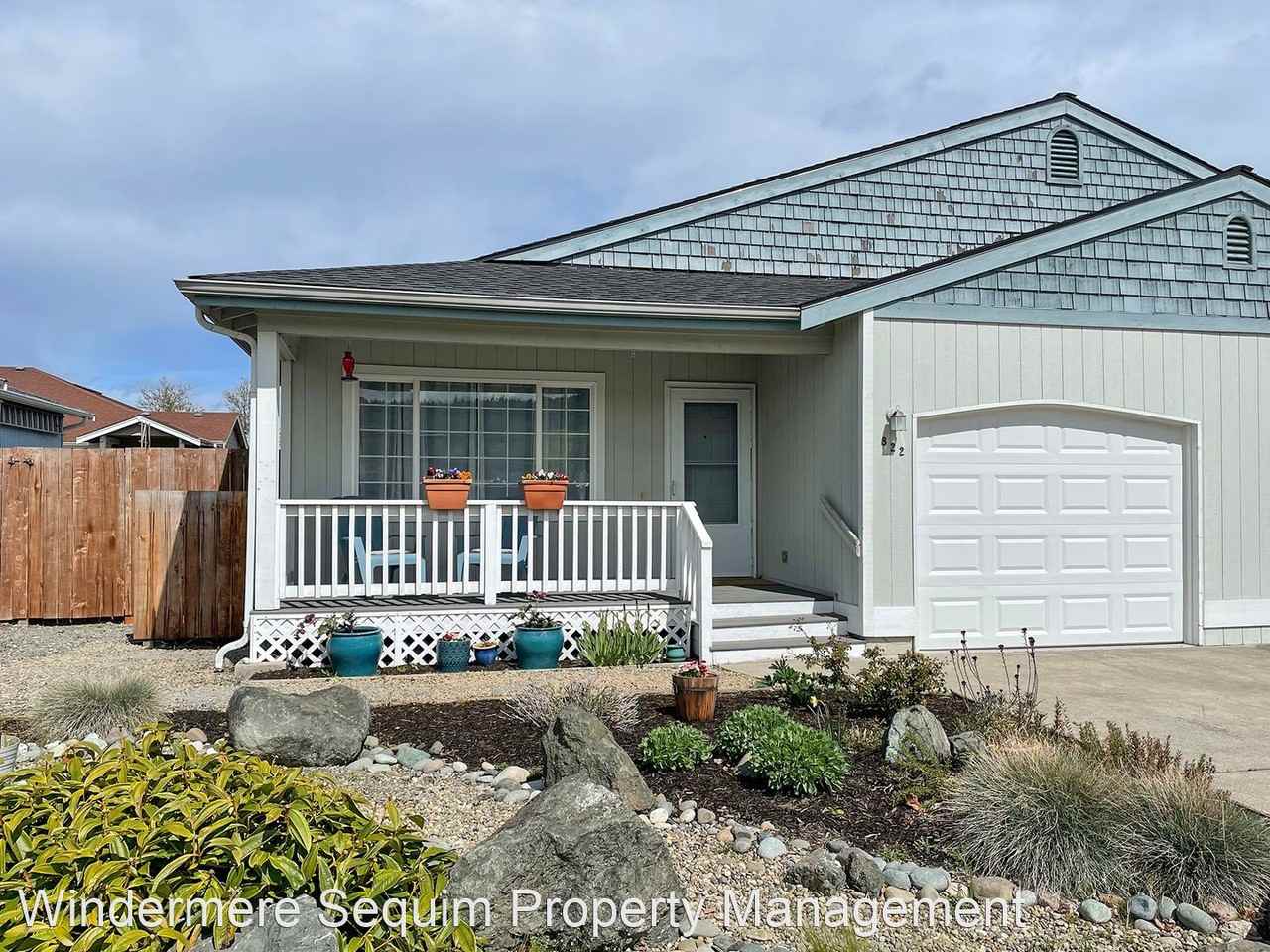 822 E Washington Pl - Photo 2 of 50