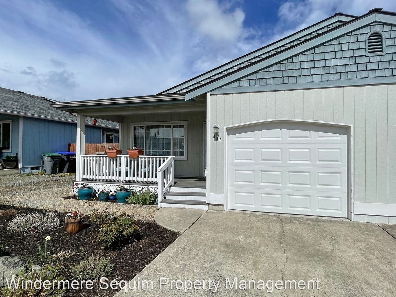 822 E Washington Pl - Photo 3 of 50