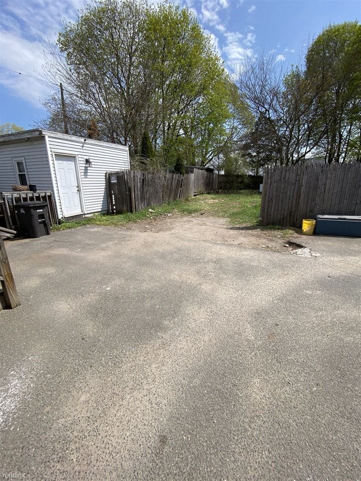 734 Washington Ave - Photo 3 of 3