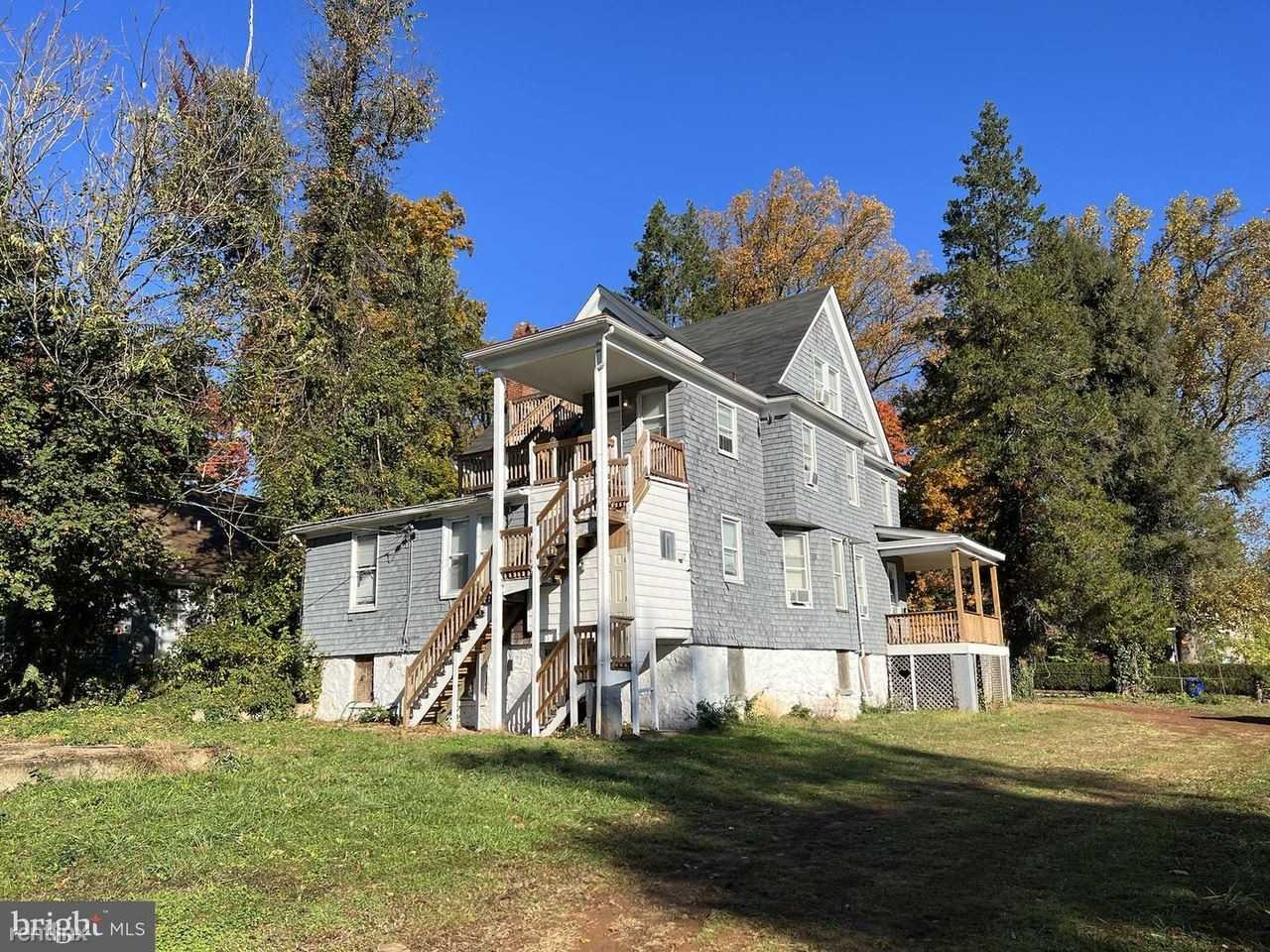 3701 W Forest Park Ave Rm 9 - Photo 2 of 17