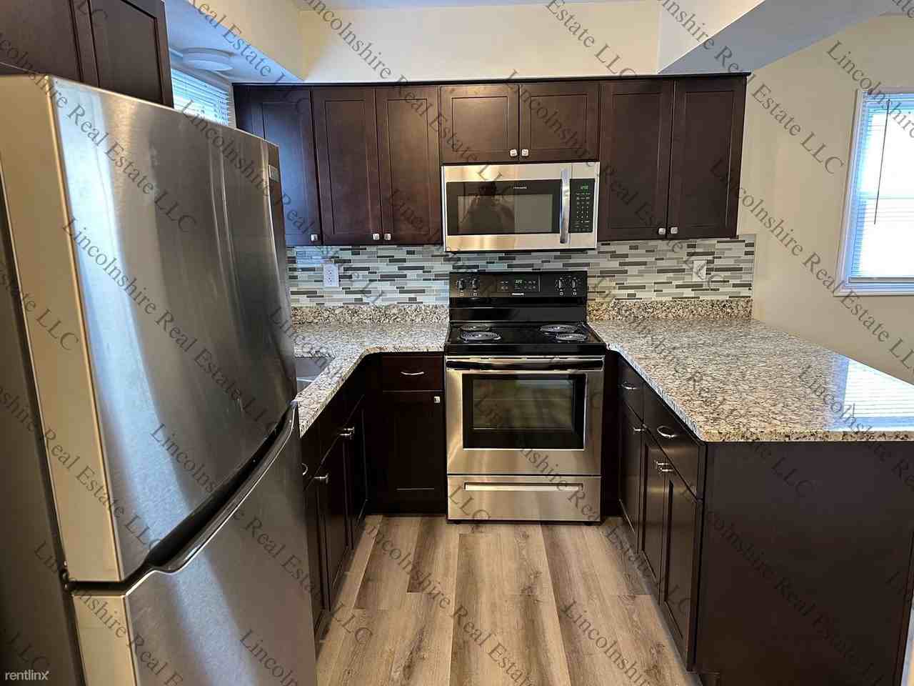 8210 N 93rd St - Photo 2 of 14