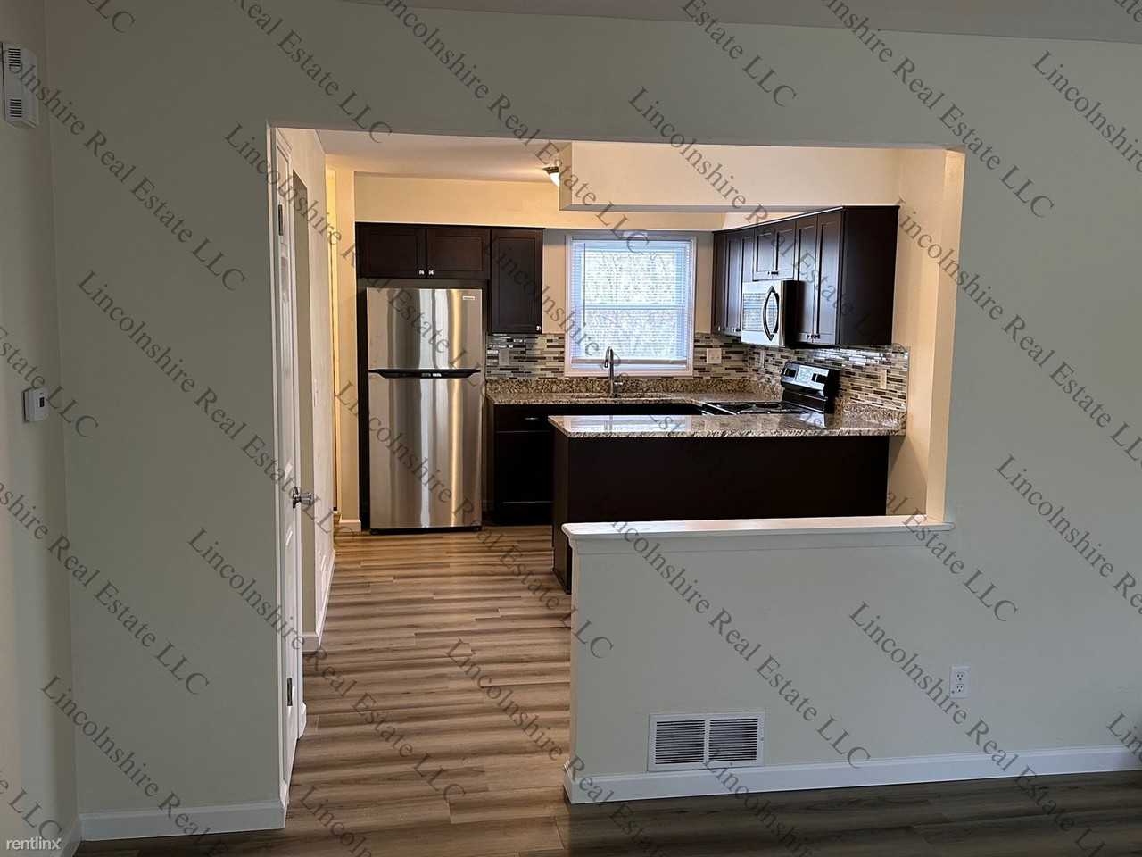 8210 N 93rd St - Photo 3 of 14