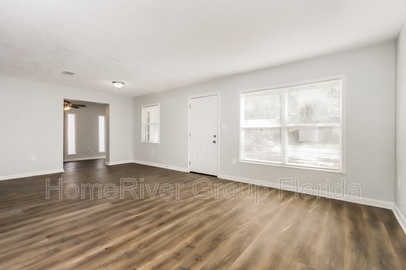 6914 1/2 N Dakota Ave - Photo 3 of 19