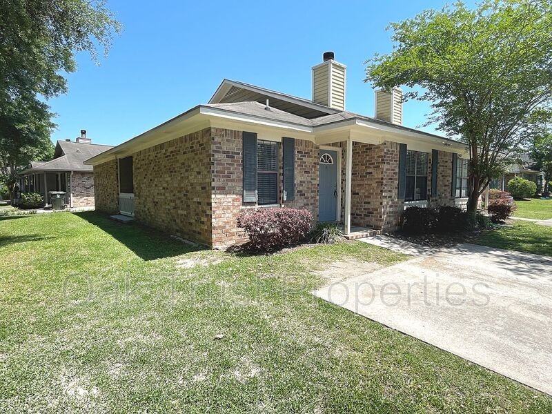 401 Converse Ct #A - Photo 2 of 18