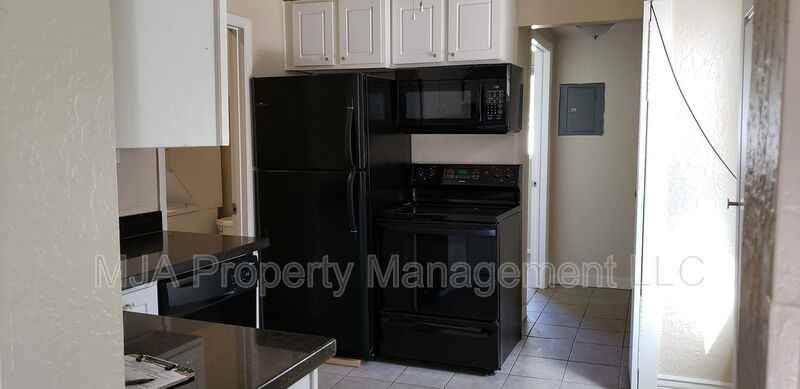 1041 Sw - Photo 2 of 15