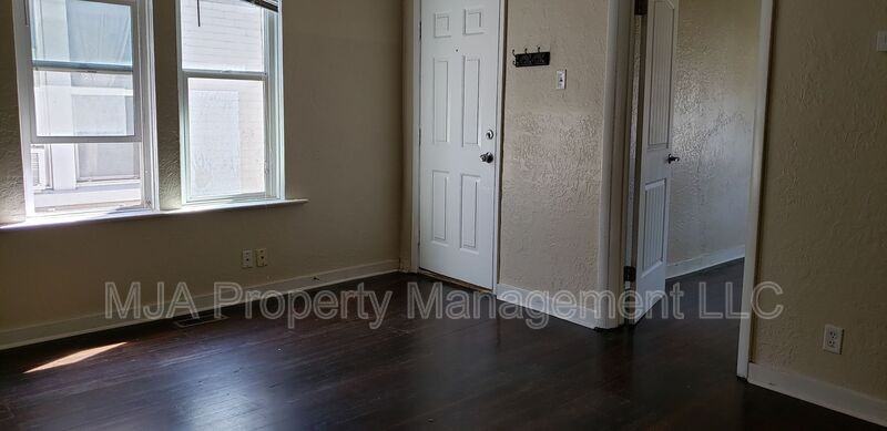 1041 Sw - Photo 4 of 15