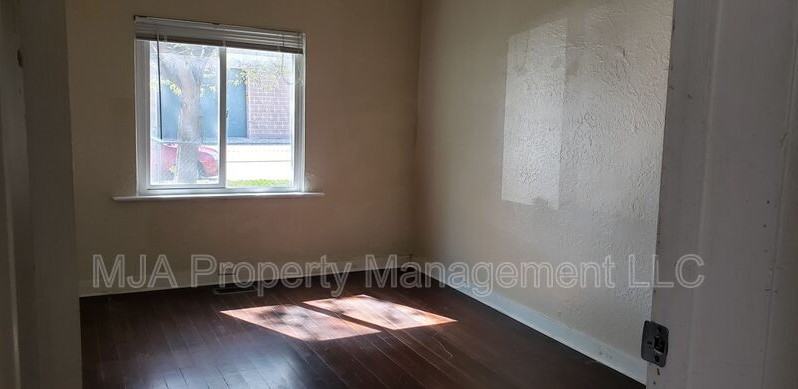 1041 Sw - Photo 6 of 15