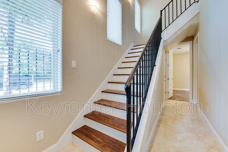 6105 Stillman St - Photo 2 of 33