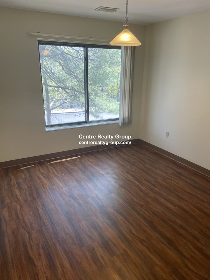 2254 Washington St - Photo 5 of 20