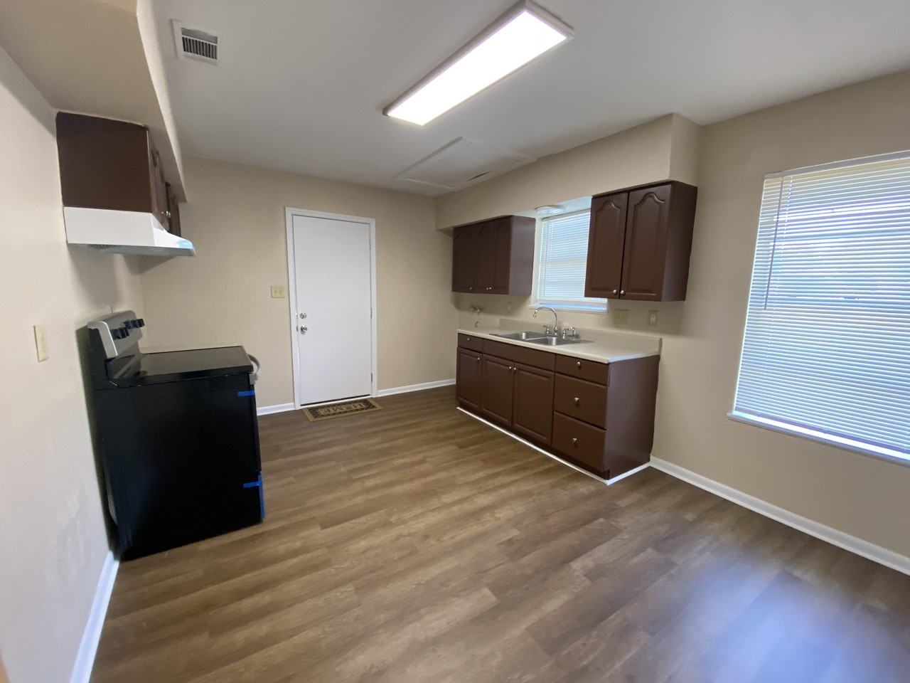 807 Peach St - Photo 3 of 8