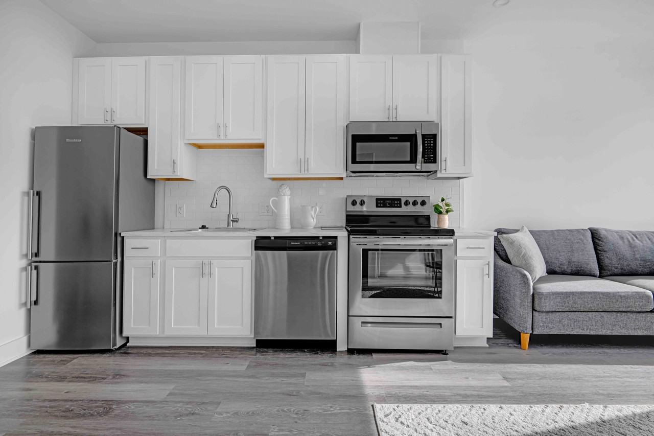 816 Bladensburg Rd Ne - Photo 2 of 14