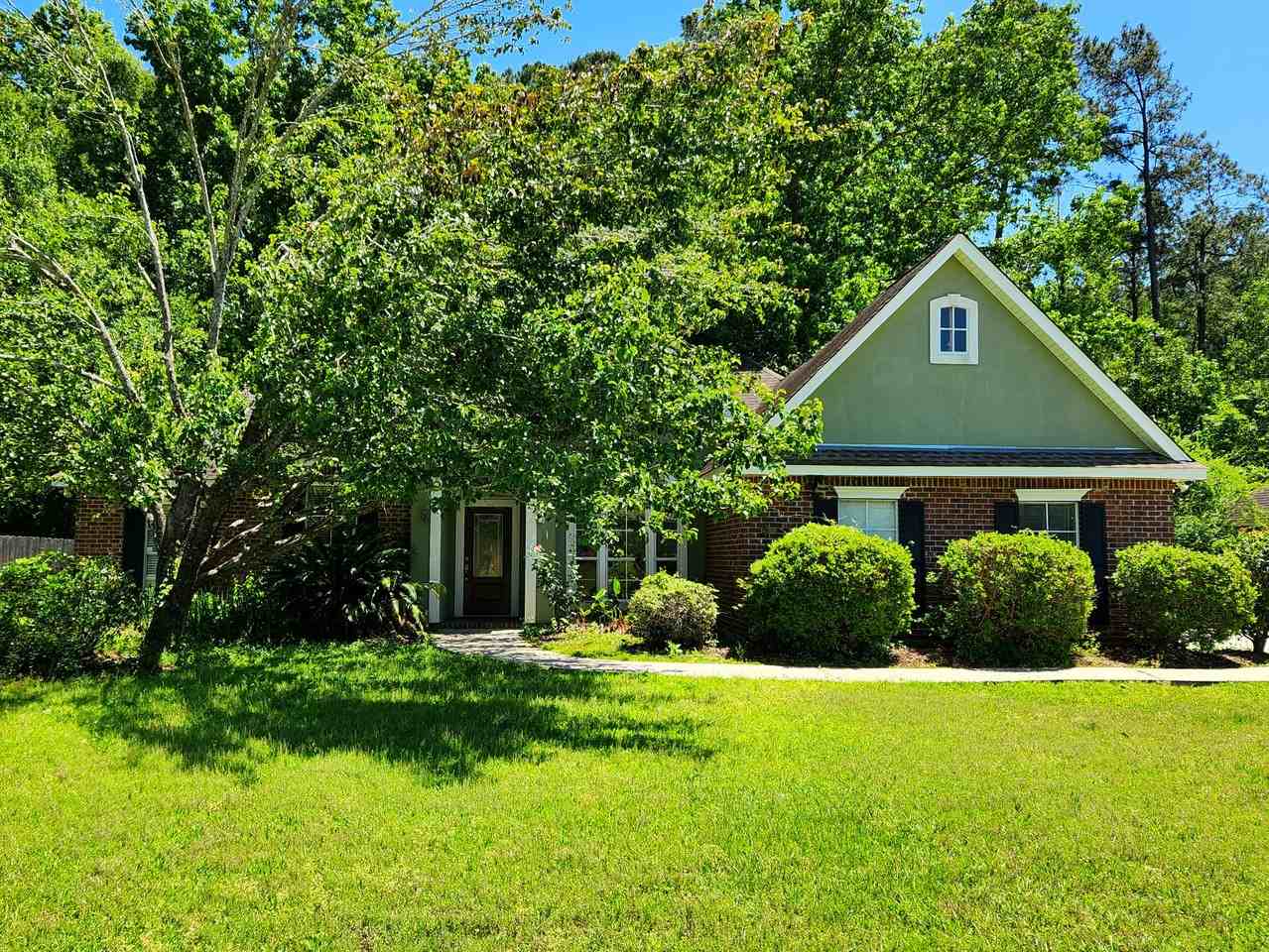 411 Greenfield Dr - Photo 2 of 24