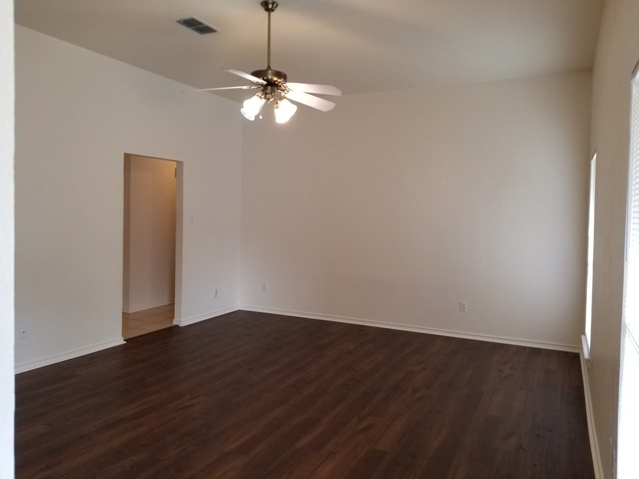 202 Seminole Trl - Photo 3 of 17