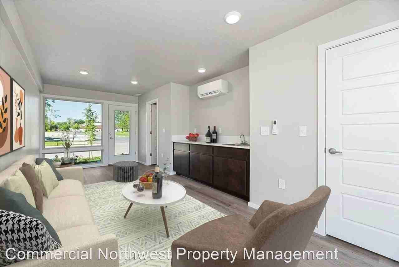 Riverscape Townhomes - Photo 2 of 14