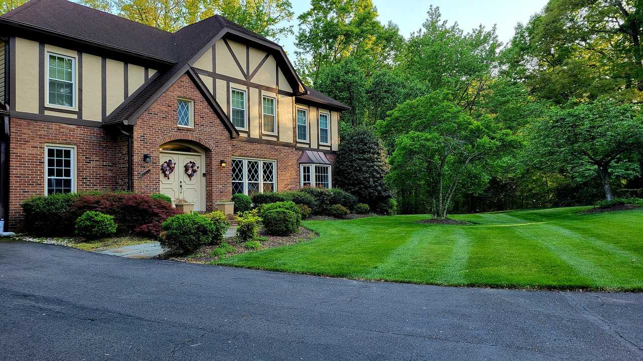 8661 Chase Glen Cir #NA - Photo 2 of 40