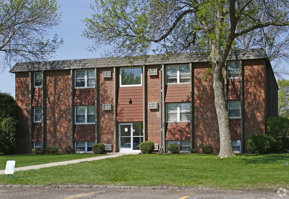 The Colony Apartments 1621 Colony Ct, North Mankato, MN 56003 Zumper