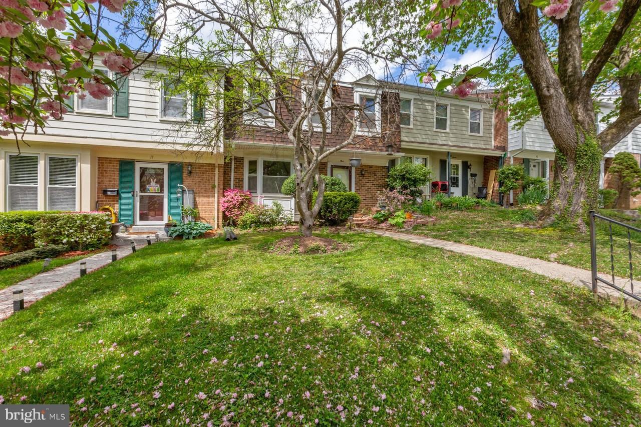 9 Oak Shade Rd - Photo 2 of 41