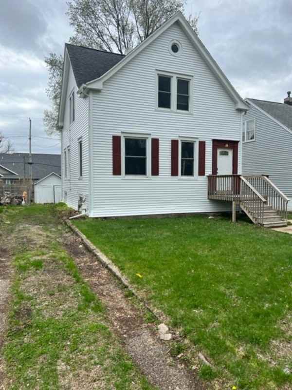 1737 A Ave Ne - Photo 2 of 18